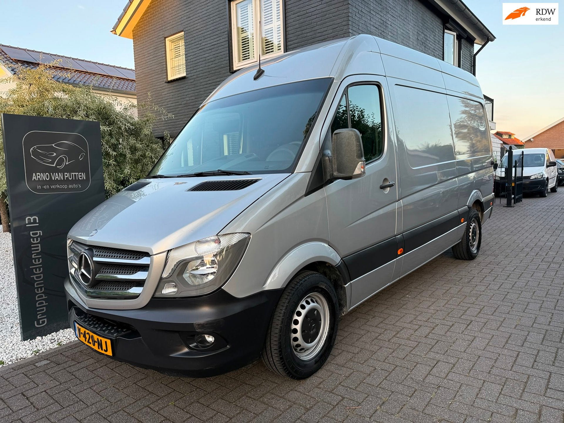Mercedes-Benz Sprinter 319 CDI 3.0 V6 /L2H2 /Camera /Airco /, Auto's, Bestelauto's, Automaat, Achterwielaandrijving, Gebruikt