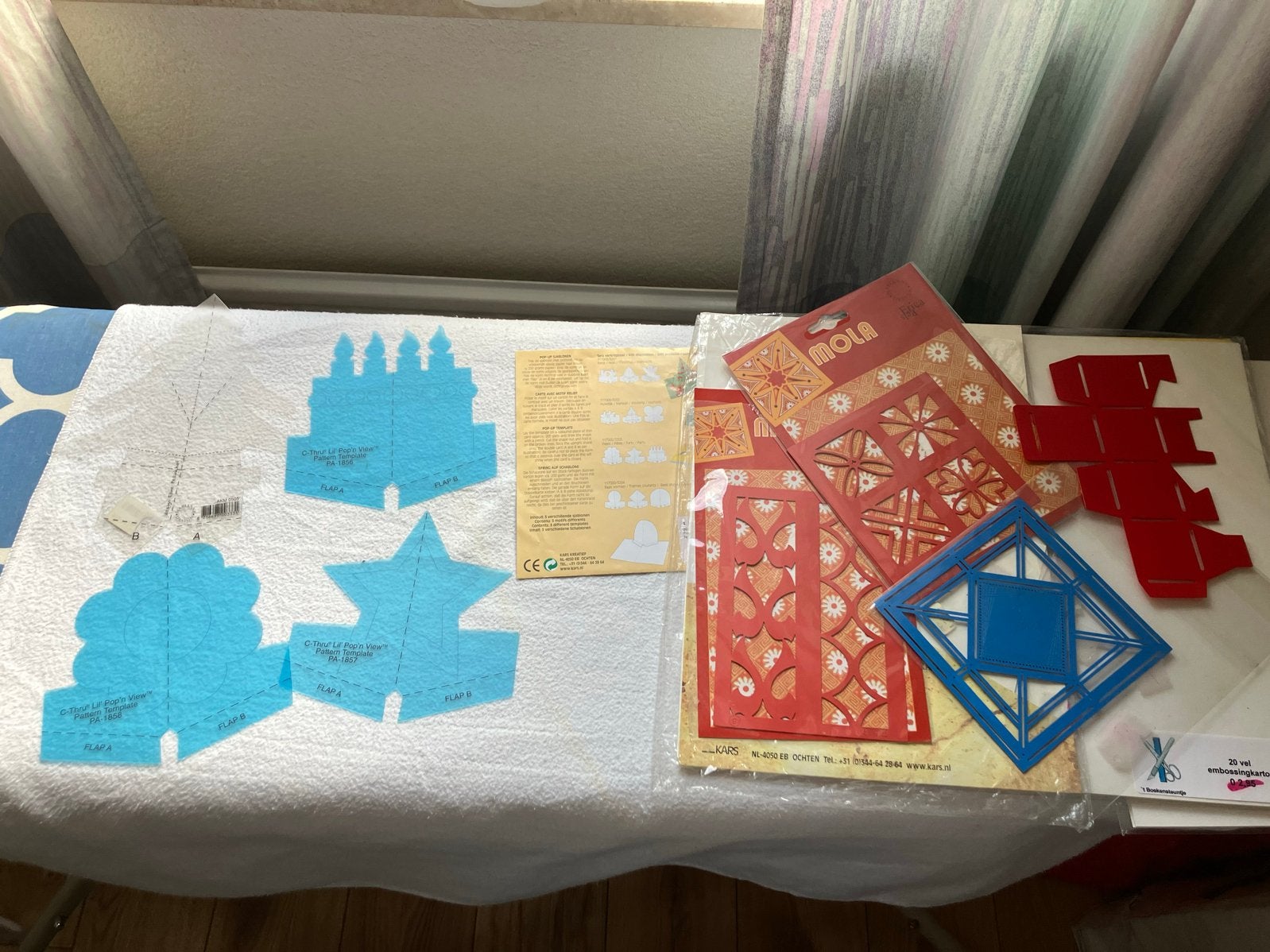 Knutselset met sjablonen en embossingpapier, Handgemaakt, Ophalen of Verzenden, Zo goed als nieuw, Kunststof