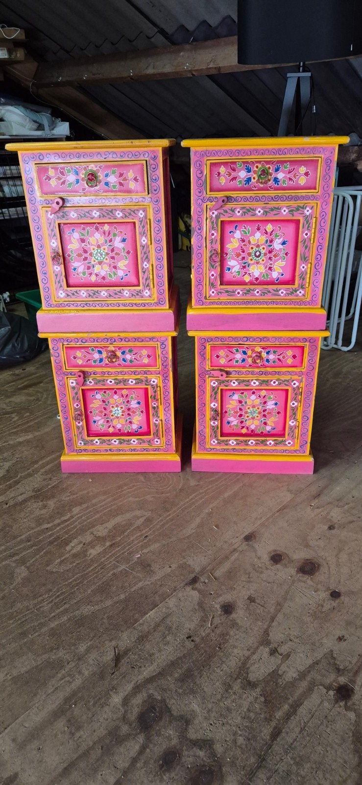 Handgeschilderde nachtkastjes in Mongoolse stijl (per 2), Huis en Inrichting, Ophalen, Gebruikt, Minder dan 45 cm, Minder dan 55 cm