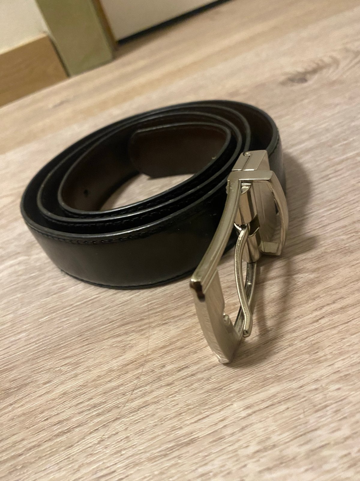 Zwarte riem met zilverkleurige gesp, Kleding | Heren, Riemen en Ceinturen, Zwart, Zo goed als nieuw, Riem of Ceintuur, 105 tot 115 cm