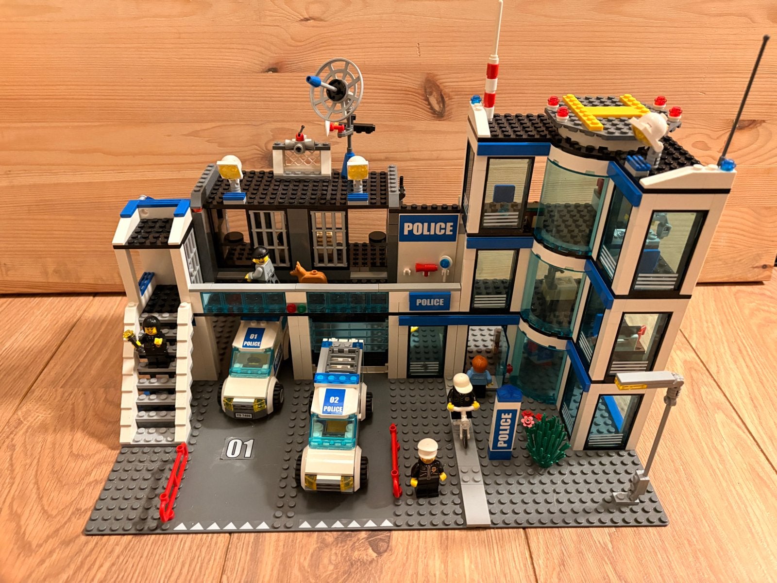 LEGO City Politiebureau 7498 - Compleet met instructies, Kinderen en Baby's, City, Lego, Ophalen of Verzenden, Zo goed als nieuw