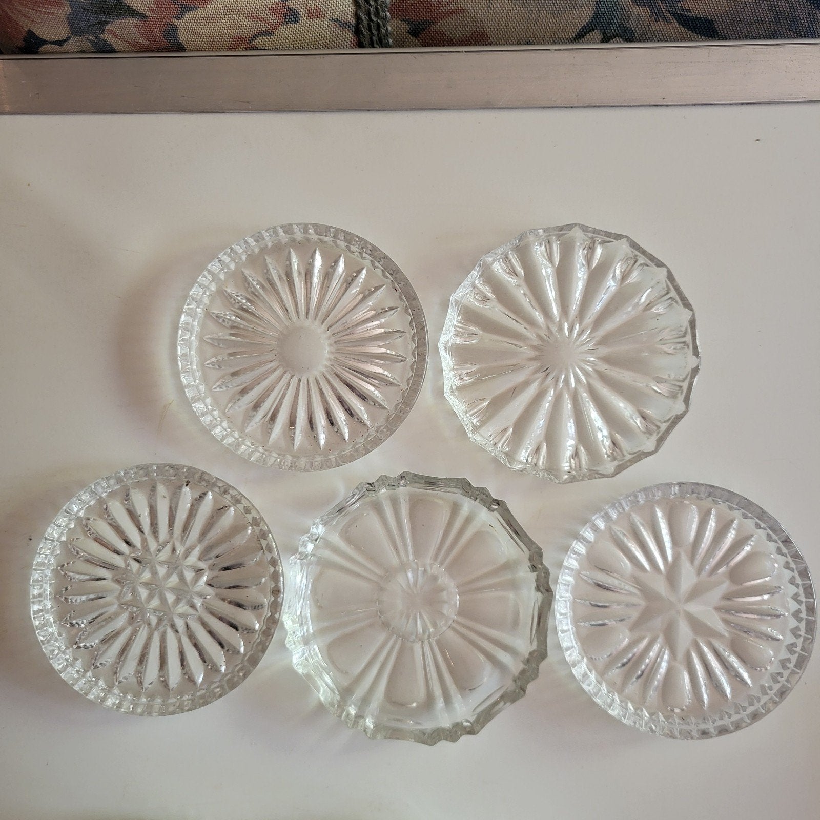 5 verschillende glazen onderzetters (16 stuks), Ophalen of Verzenden, Glasonderzetter, Gebruikt, Glas