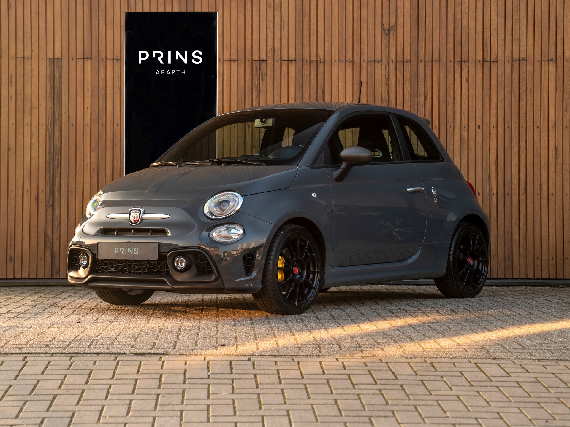Fiat 500 Abarth 595 70th Anniversary (bj 2019), Auto's, Voorwielaandrijving, 145 pk, Stof, Gebruikt
