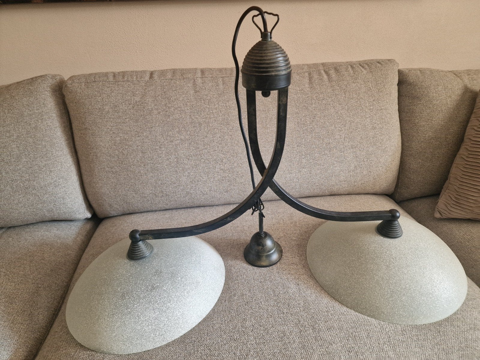 Vintage plafondlamp met twee glazen kappen, Ophalen, Gebruikt, E27 (groot), Klassiek, Vintage