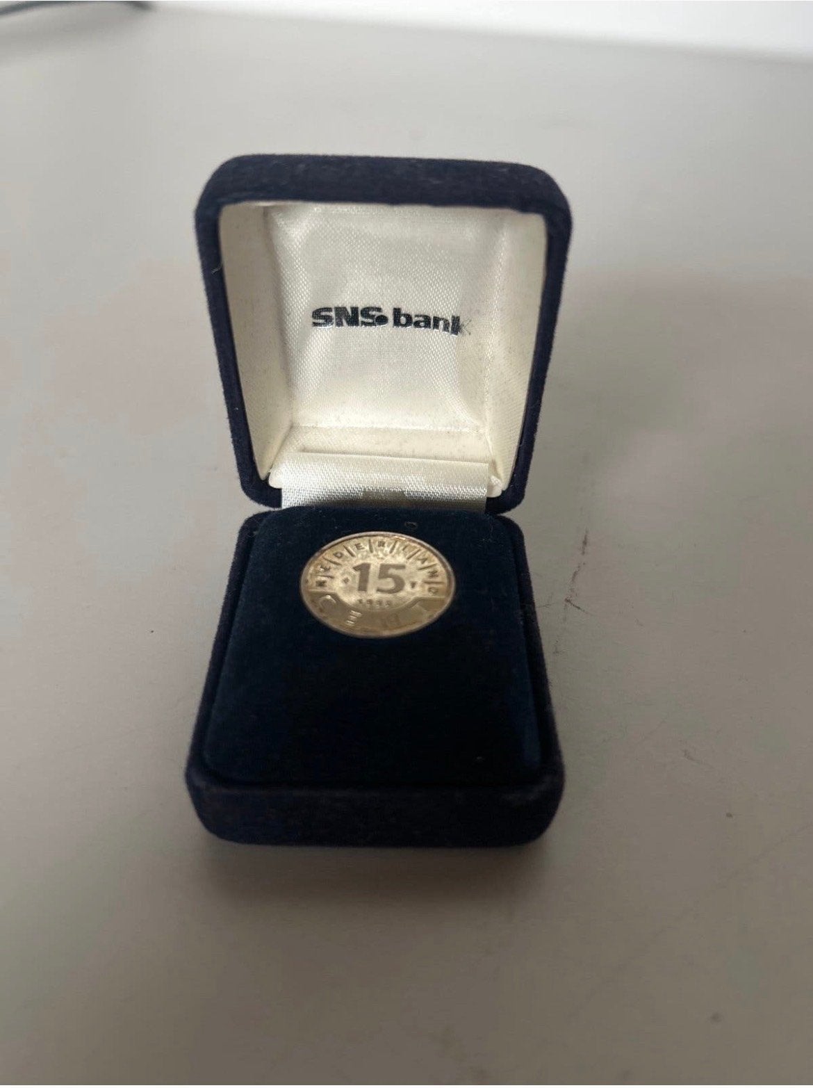 Zeldzame 15 cent munt in SNS bank doosje, Postzegels en Munten, Munten | Nederland, Ophalen of Verzenden, Overige waardes, Losse munt