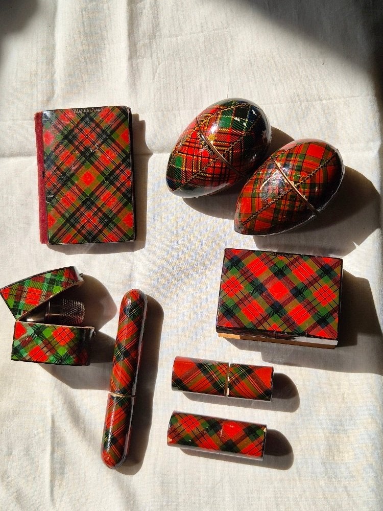 Schotse Tartanware (Mauchline ware) naaigerei, met clannamen, Ophalen of Verzenden, Tartan