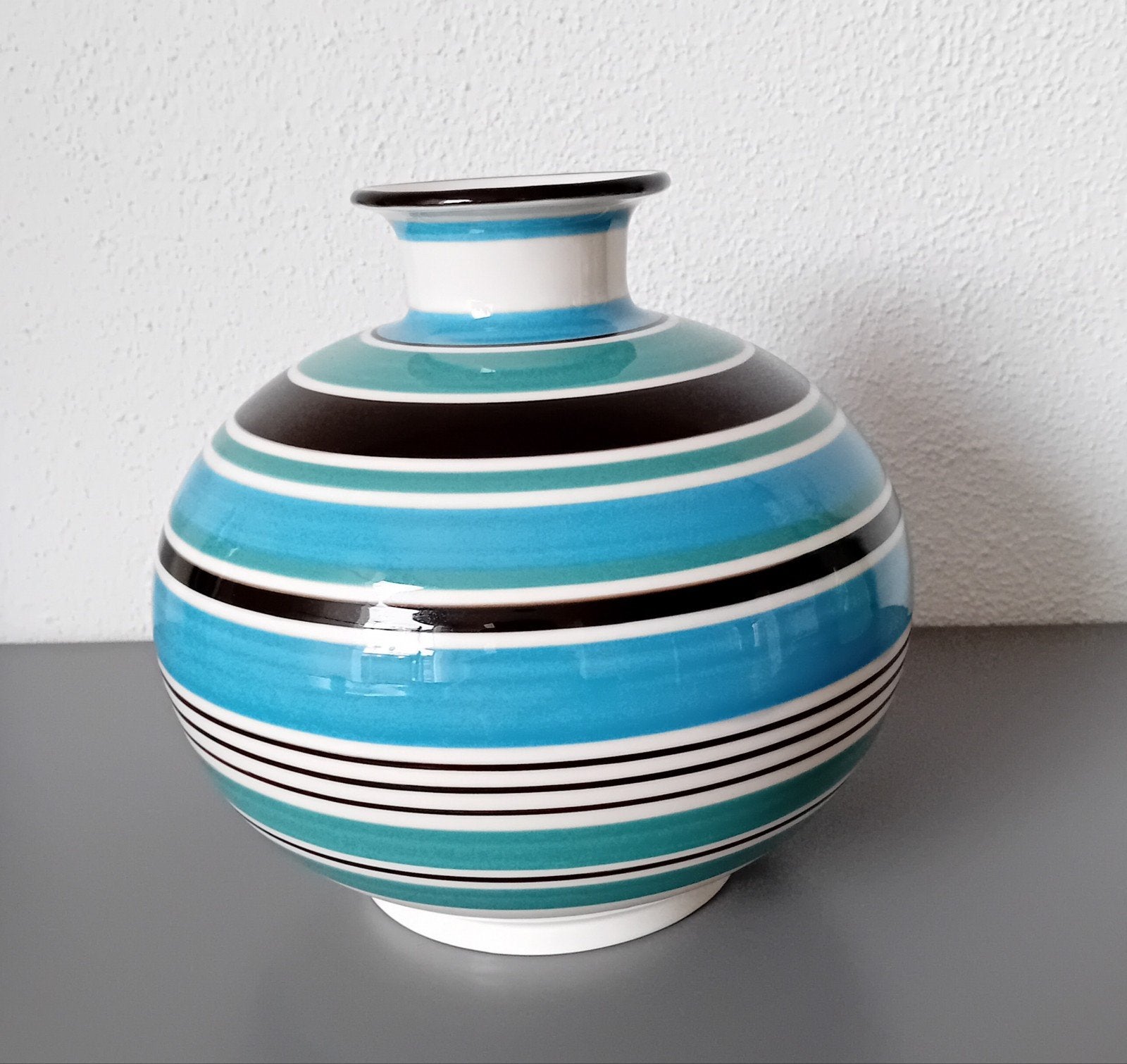 Wedgwood. Royale Gestreepte Vaas., Antiek en Kunst, Ophalen of Verzenden, Blauw, Gemerkt