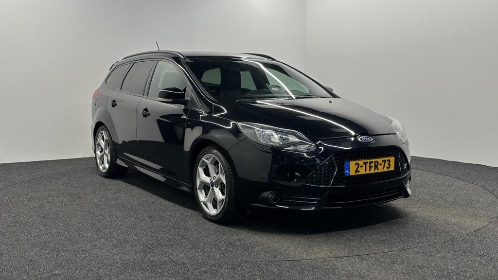 Ford Focus Wagon 2.0 EcoBoost ST-3 NAVI CRUISE LM., Auto's, Euro 5, Gebruikt, Zwart, 4 cilinders