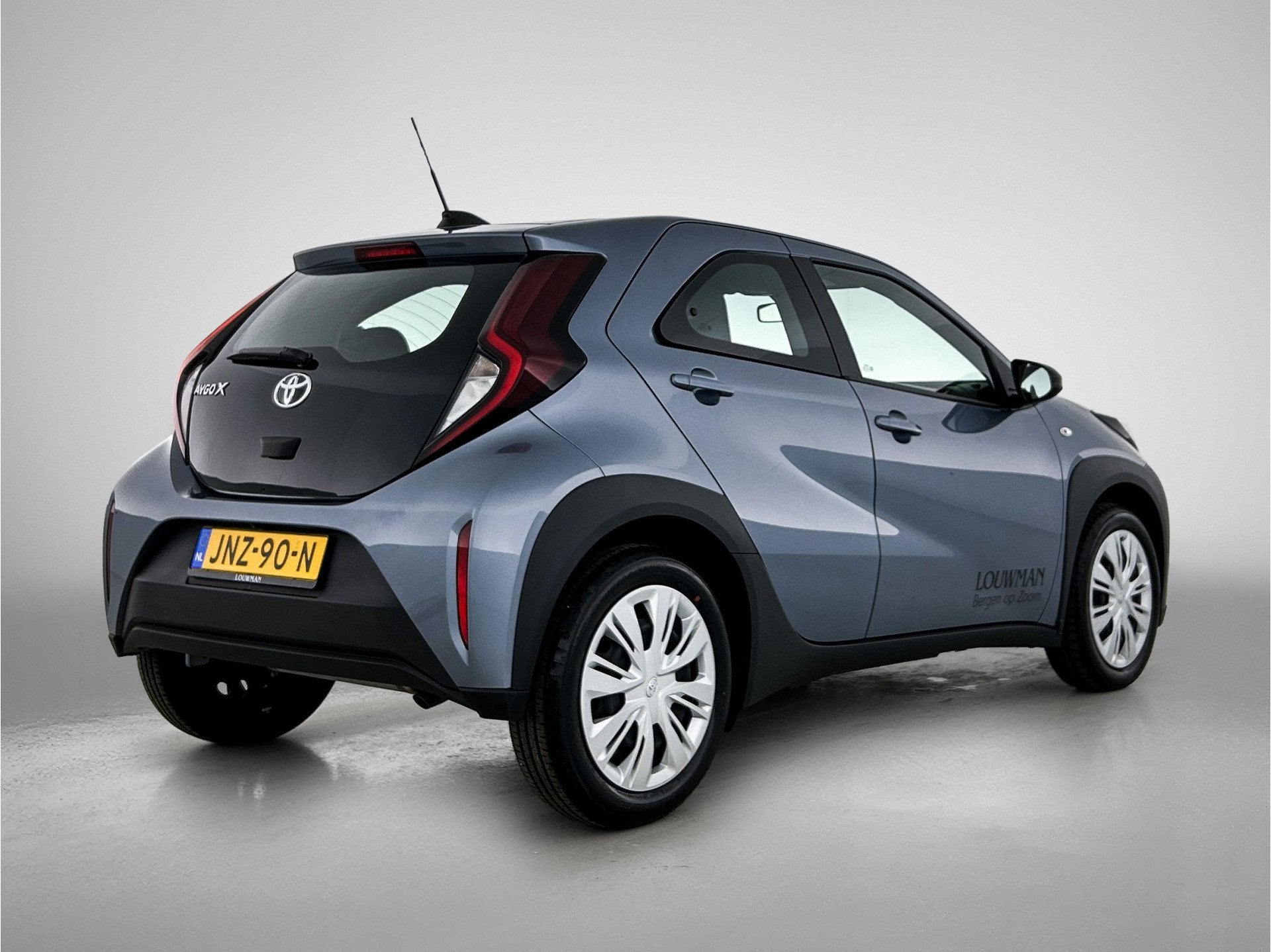 Toyota Aygo X 1.0 VVT-i MT Play | Airco | Achteruitrijcamera, 12 maanden, Stof, 920 kg, 4 stoelen