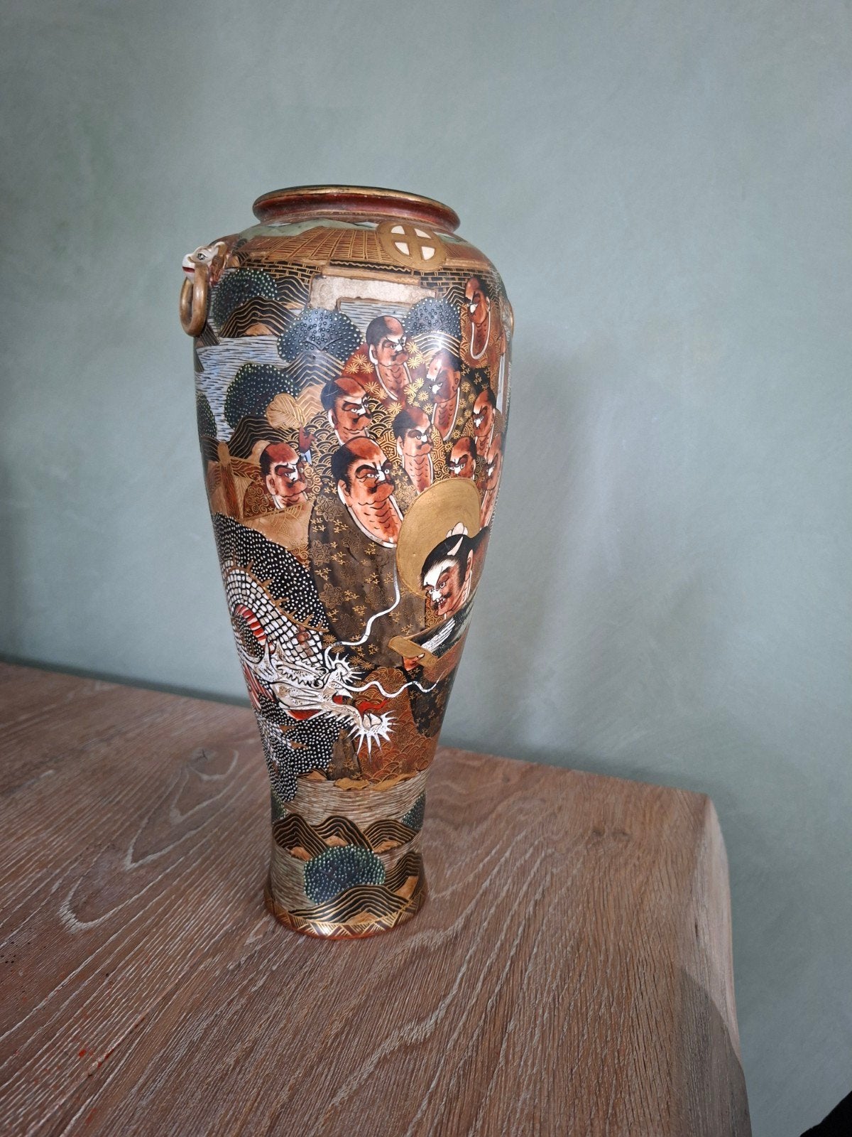 Antieke Japanse Satsuma Vaas met Draken en Figuren, Antiek en Kunst, Ophalen