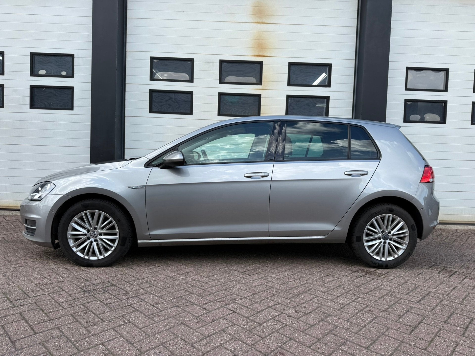 Volkswagen Golf 1.2 TSI CUP Edition Automaat Stoelverwarming, Euro 5, Gebruikt, 4 cilinders, 620 kg