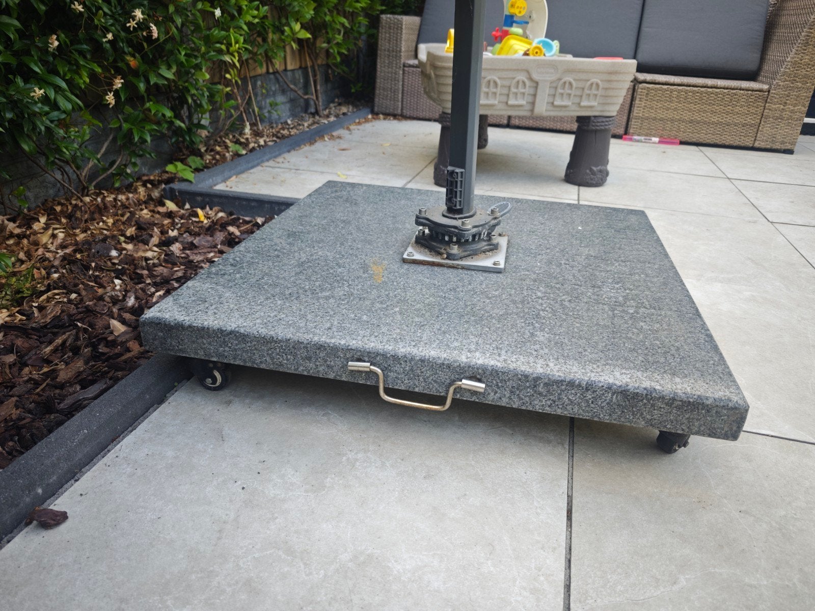 Zware granieten parasolvoet op wielen, 80x80cm, Ophalen, Minder dan 1 meter, Parasolvoet