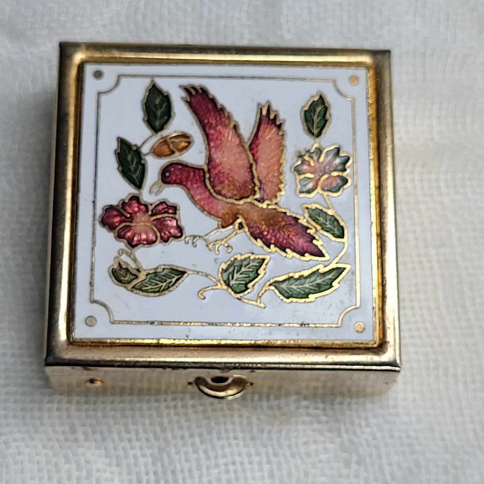 Cloissone emaille pillendoos vierkant 4 cm vogel bloem, Overige materialen, 4 tot 7 cm, Ophalen of Verzenden, Zo goed als nieuw