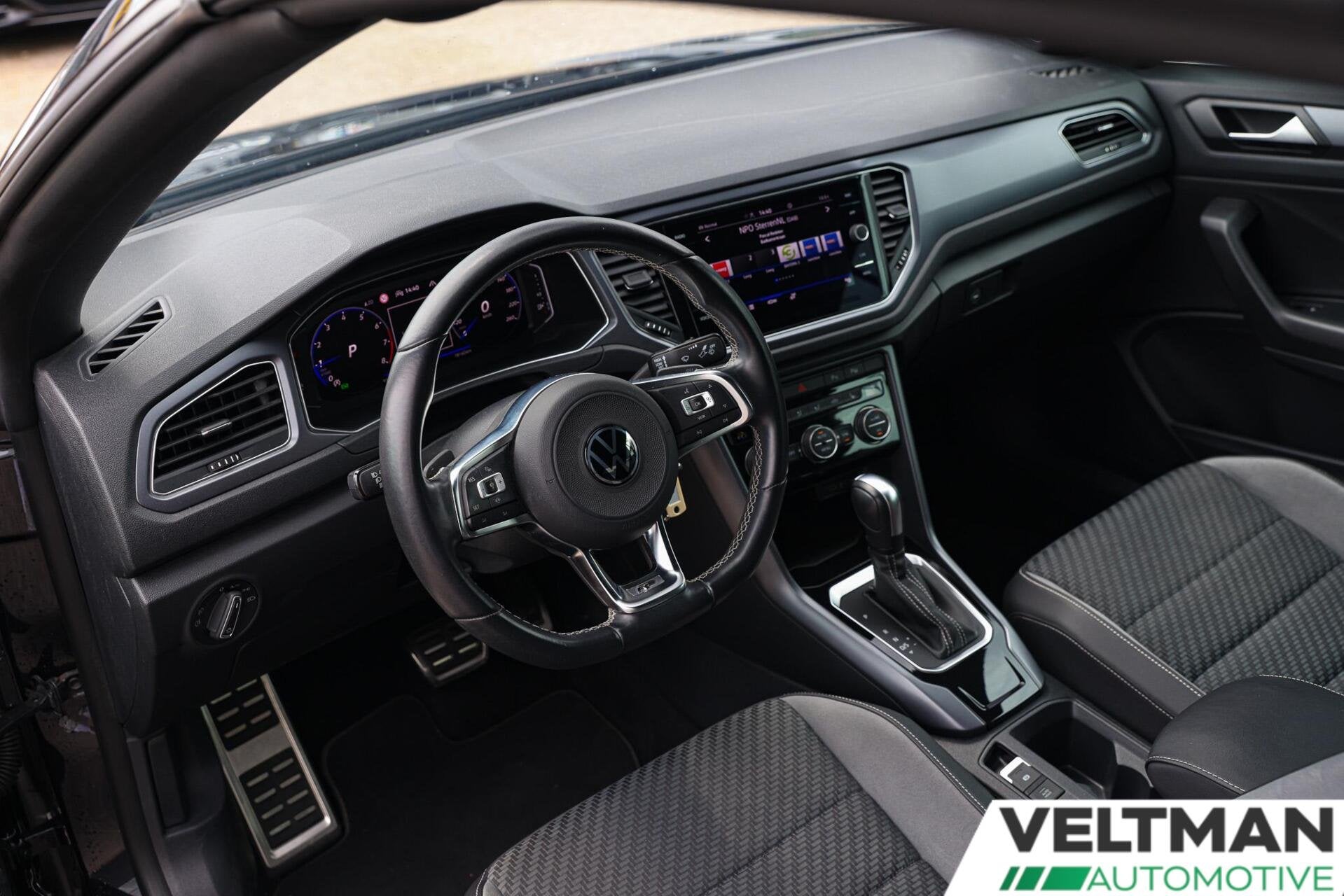 Volkswagen T-Roc Cabrio 1.5 TSI R-Line ACC VIRTUAL COCKPIT S, Auto's, 15 km/l, 4 cilinders, Zwart, 1438 kg