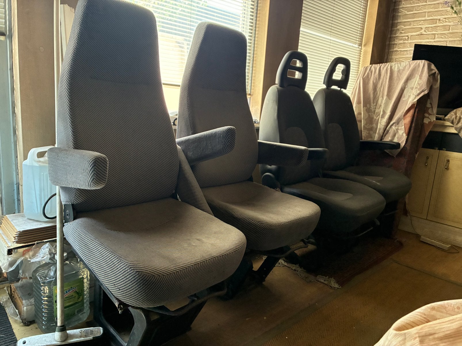 4 stoelen waarschijnlijk uit een ducato, Ophalen