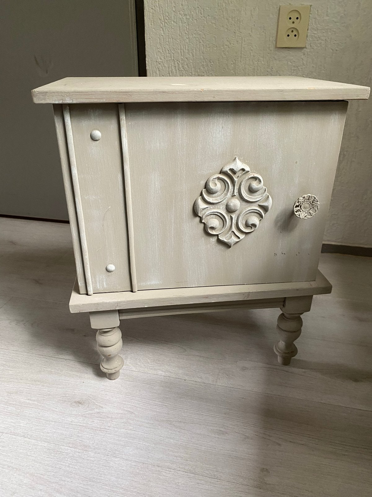 Leuk grijs houten kastje - Gratis af te halen, Ophalen, Gebruikt