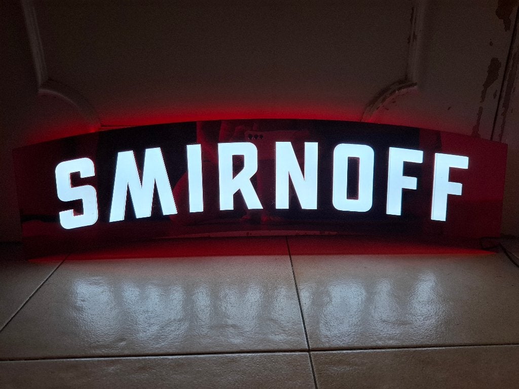 Lichtreclame smirnoff vodka, Ophalen of Verzenden, Nieuw, Lichtbak of (neon) lamp