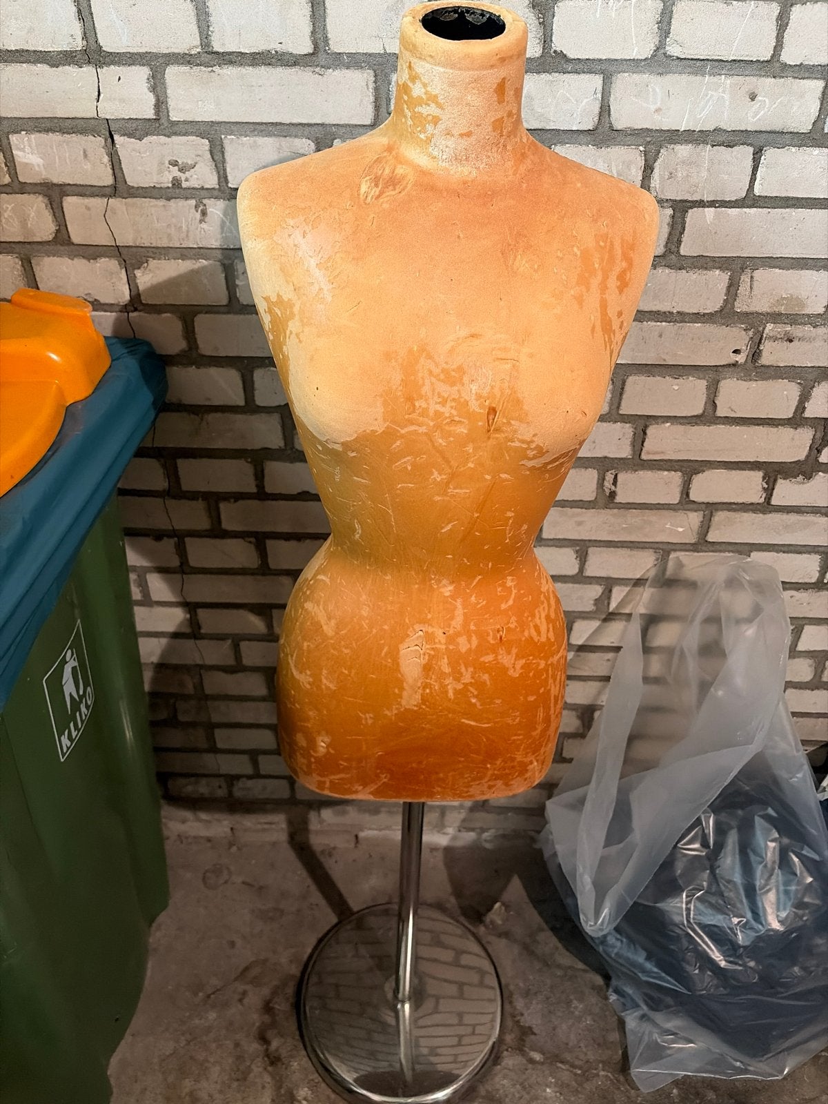 Vintage Paspop / Etalagepop - Oranje, Ophalen of Verzenden, Gedragen