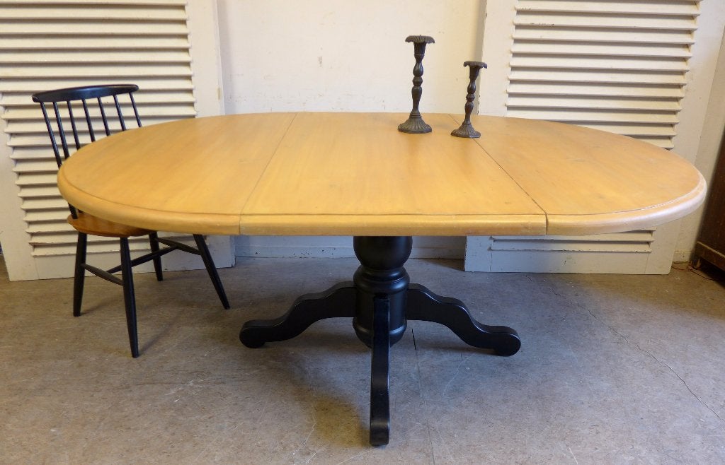 Foto 3 van Prachtige zwarte ronde uitschuifbare eettafel