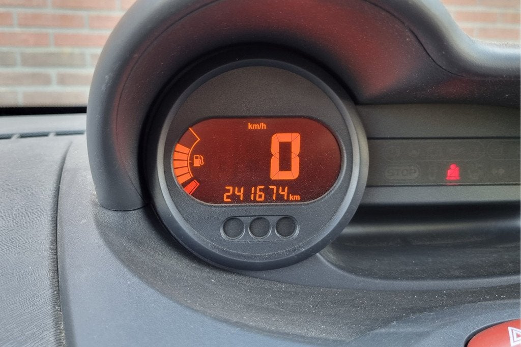 Renault Twingo 1.2 Authentique, APK t/m 07-27, Airco, Radio/, Auto's, Voorwielaandrijving, Gebruikt, 31 €/maand, 4 cilinders