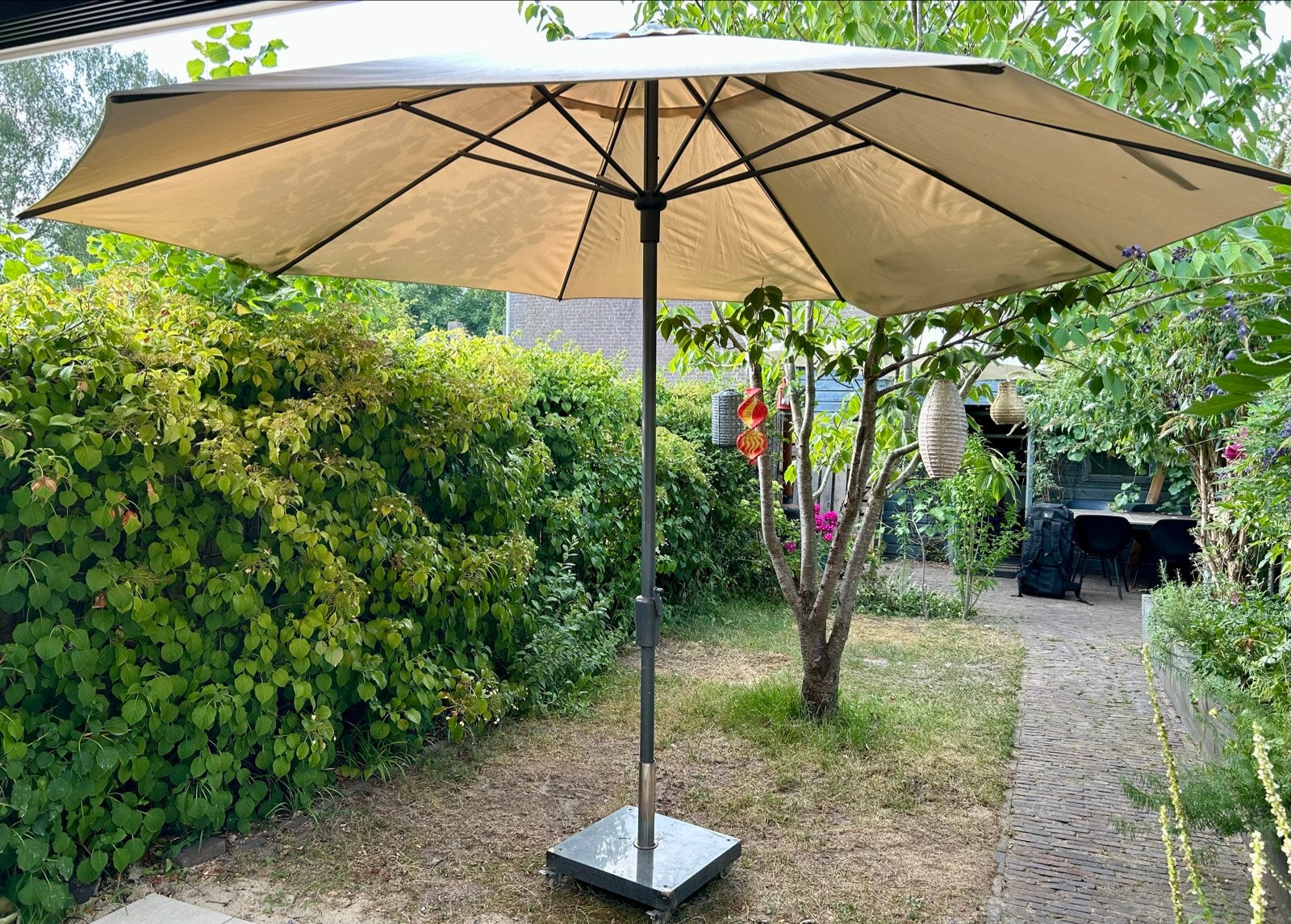 Madison stokparasol Timor ecru 400 cm met parasolvoet, Tuin en Terras, Parasols, Ophalen, Gebruikt, 3 tot 4 meter, Stokparasol