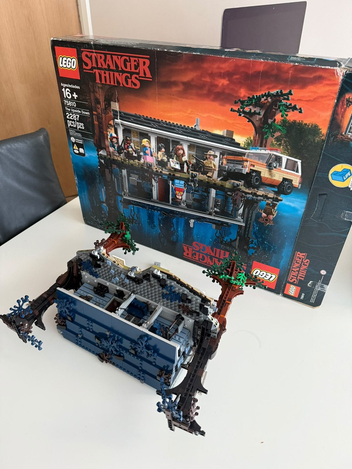 Stranger Things 75810 - The Upside Down, Ophalen of Verzenden, Zo goed als nieuw