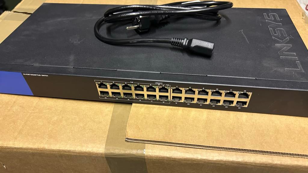 Linksys LGS124P 24-poorts Gigabit PoE+ Switch, Computers en Software, Ophalen of Verzenden, Gebruikt