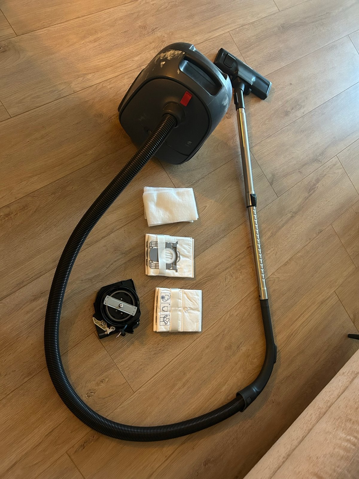 Gebruikte sledestofzuiger met accessoires, Stofzak, Inclusief accessoires, Gebruikt, Ophalen of Verzenden