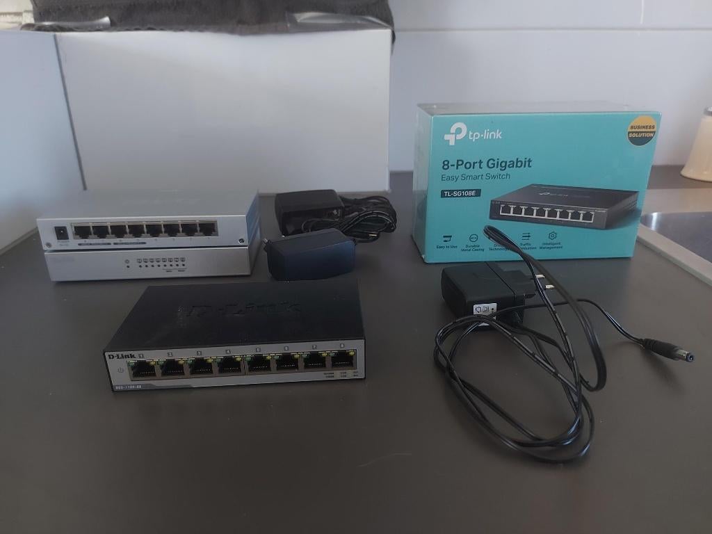 8 poorts netwerk switches, Ophalen of Verzenden, Zo goed als nieuw