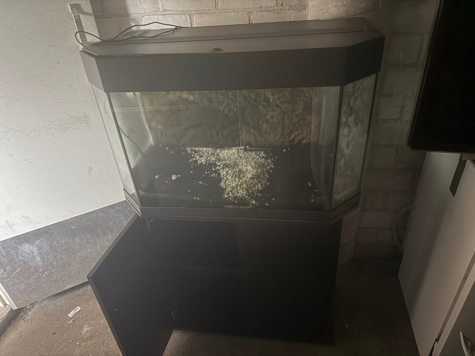 6hoekig aquarium zwart met bijhorende onderkast, Dieren en Toebehoren, Vissen | Aquaria en Toebehoren, Zo goed als nieuw, Leeg aquarium