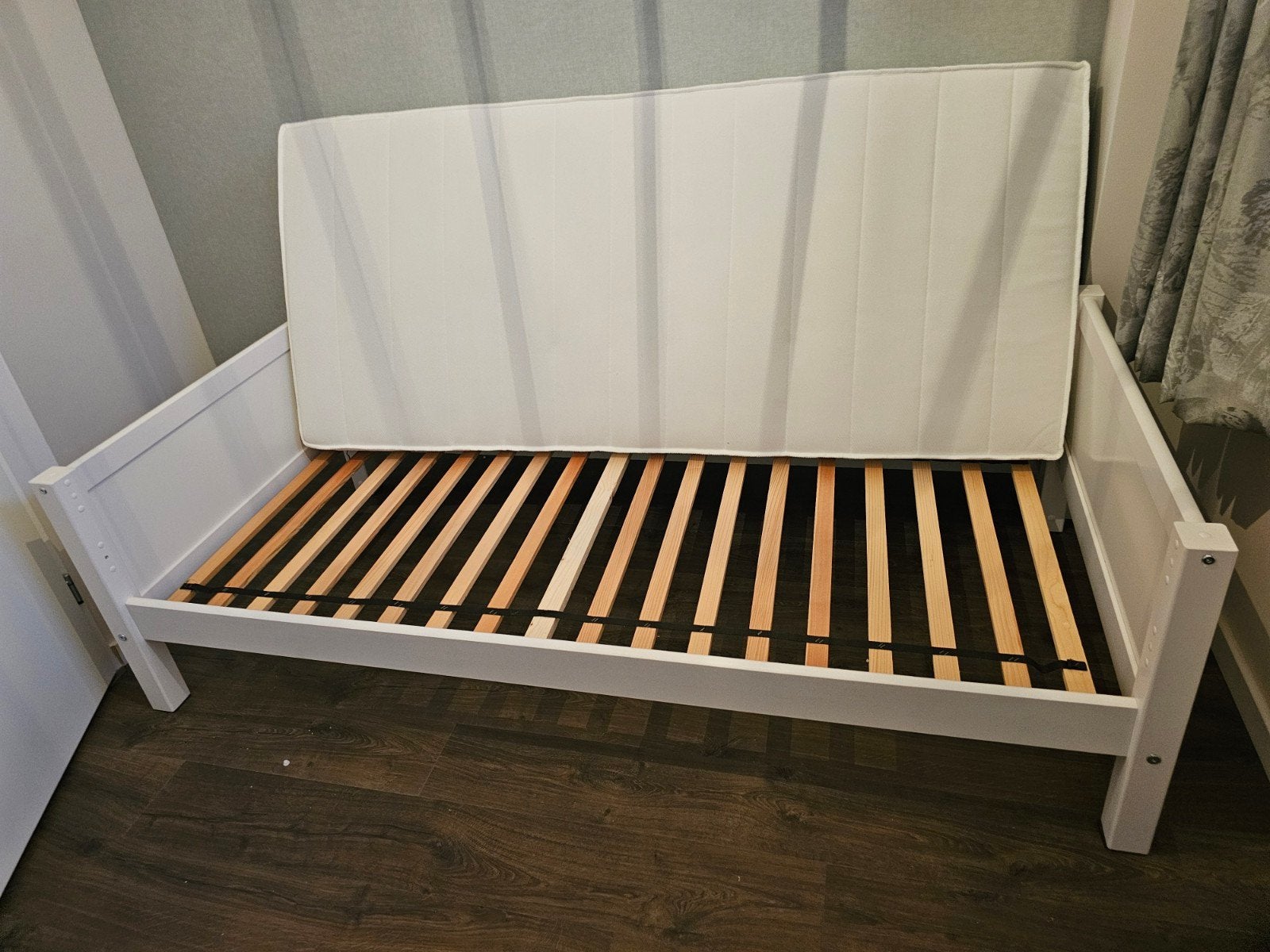 Wit eenpersoons kinderbed met lattenbodem en matras, Ophalen, Gebruikt, 90 cm, Eenpersoons