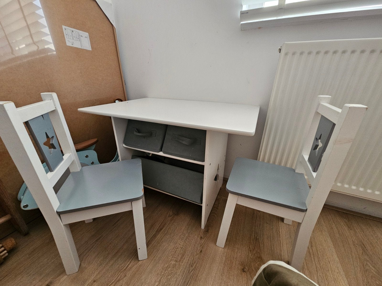 Kindertafel met stoeltjes en opbergvakken - Nieuw in doos, Kinderen en Baby's, Ophalen, Nieuw, Tafel(s) en Stoel(en)