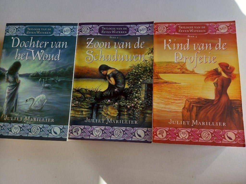 Juliet Marillier : complete trilogie van de Zeven, Boeken, Ophalen of Verzenden, Gelezen
