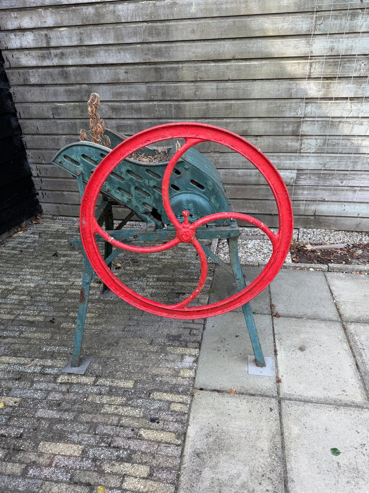 Antieke bietenmolen - decoratief tuinstuk, Ophalen