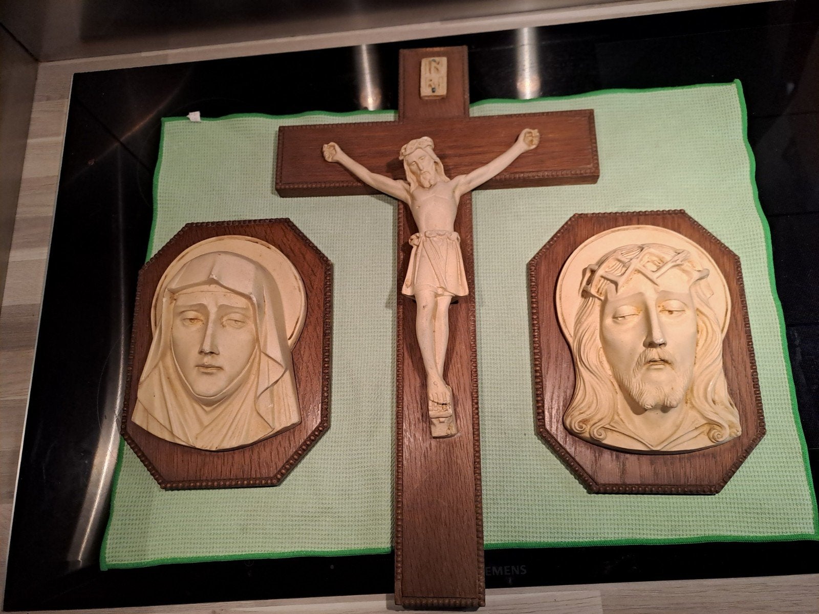 Antiek Kruisbeeld met Maria en Jezus Beelden, Ophalen of Verzenden