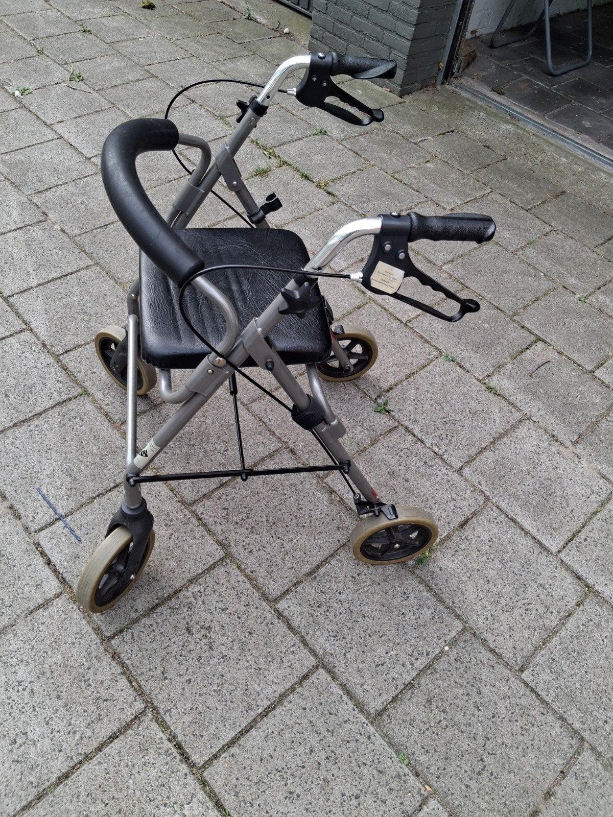 rollator met ruggensteun, Ophalen