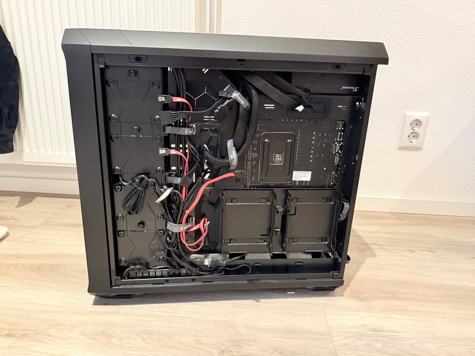 Foto 3 van Gaming PC- AMD Ryzen 9 3900X, RTX 1080 Ti, 32GB RAM