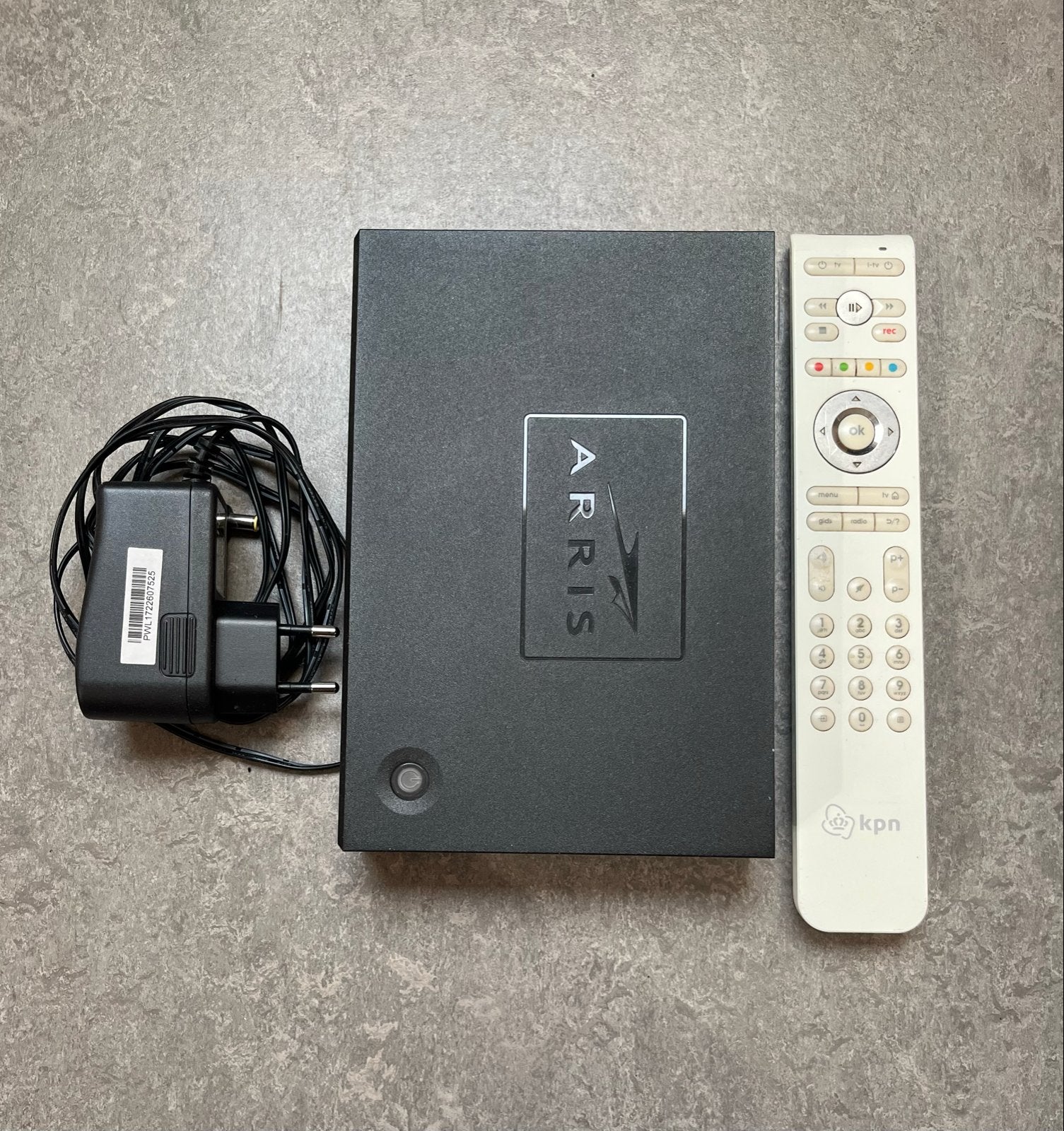 Arris KPN TV Decoder met afstandsbediening en adapter, Ophalen of Verzenden, Gebruikt, Decoder