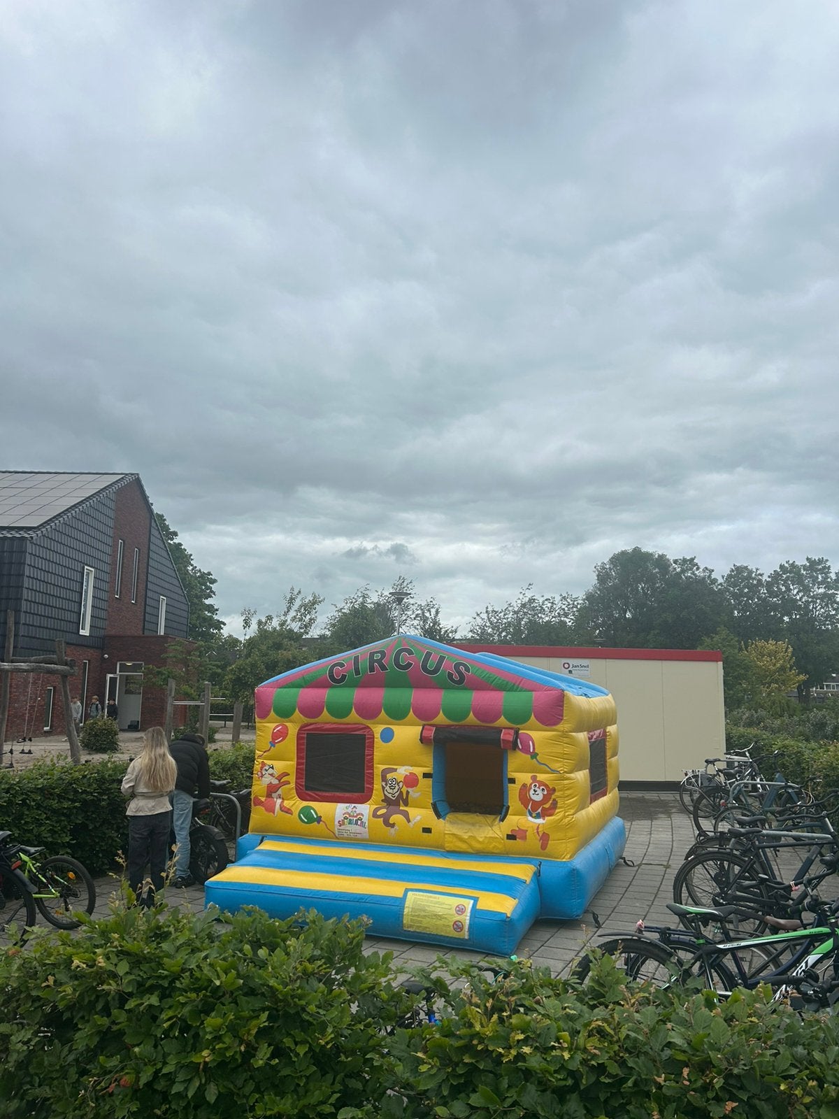 Springkussen circus, Ophalen