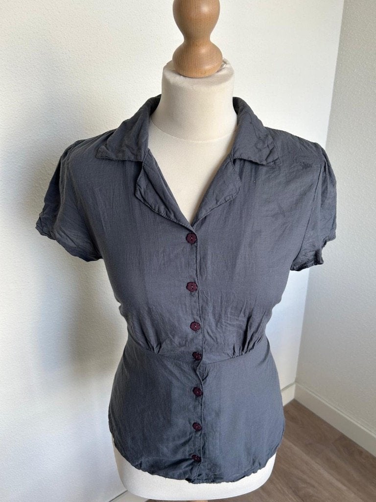 King Louie maat 38 grijze top blouse 363, Kleding | Dames, Maat 38/40 (M), Ophalen of Verzenden, Zo goed als nieuw, King Louie