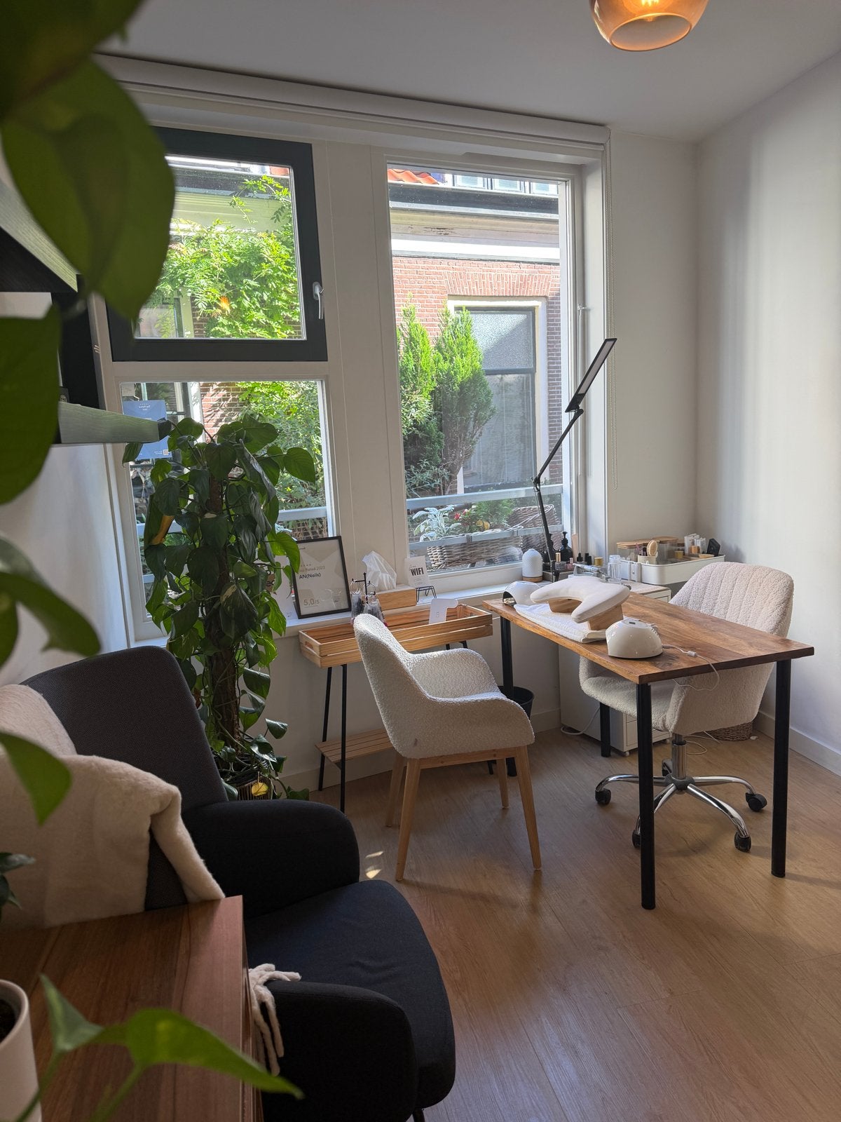 Manicuretafel te huur in Haarlem, Diensten en Vakmensen