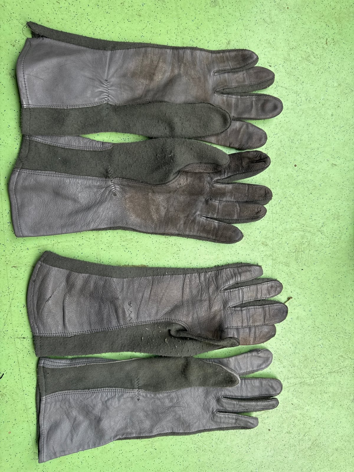 Vlieghandschoenen Defensie Piloten Maat 9, Ophalen of Verzenden, Gedragen