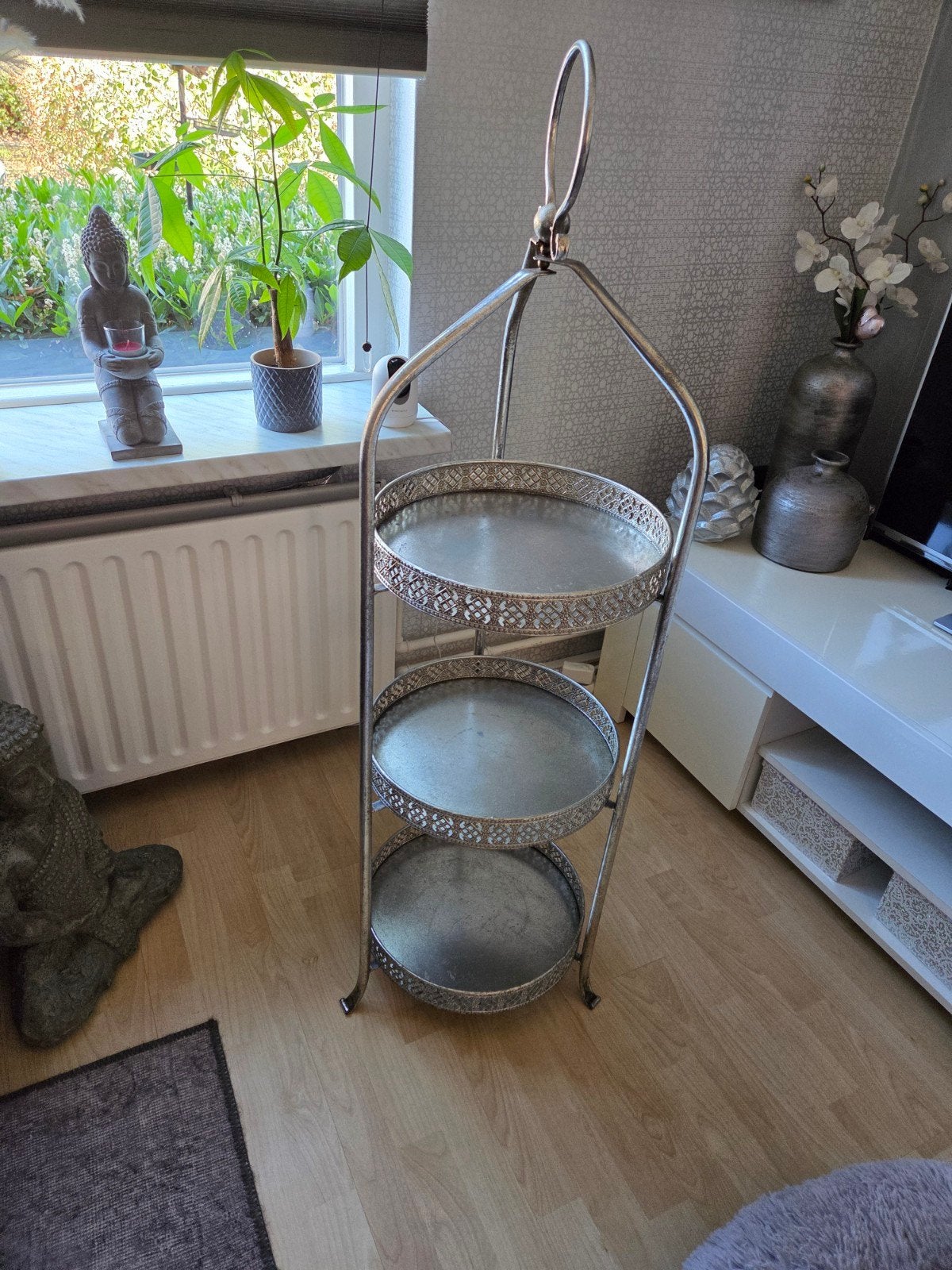 3 Decoratieve zilverkleurige etagères en spiegelschaal, Huis en Inrichting, Woonaccessoires | Etagères, Ophalen, Etagère
