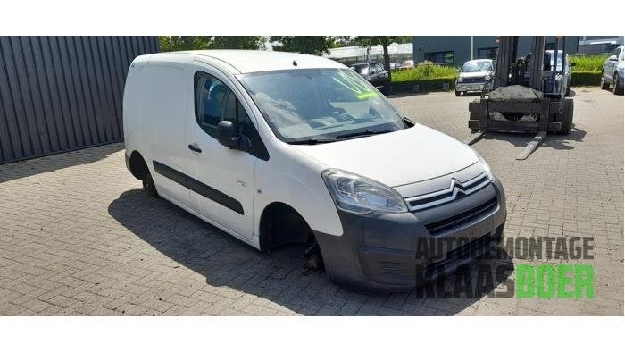 Scherm rechts-voor van een Citroen Berlingo (EWP), Gebruikt, -, Ophalen of Verzenden, -