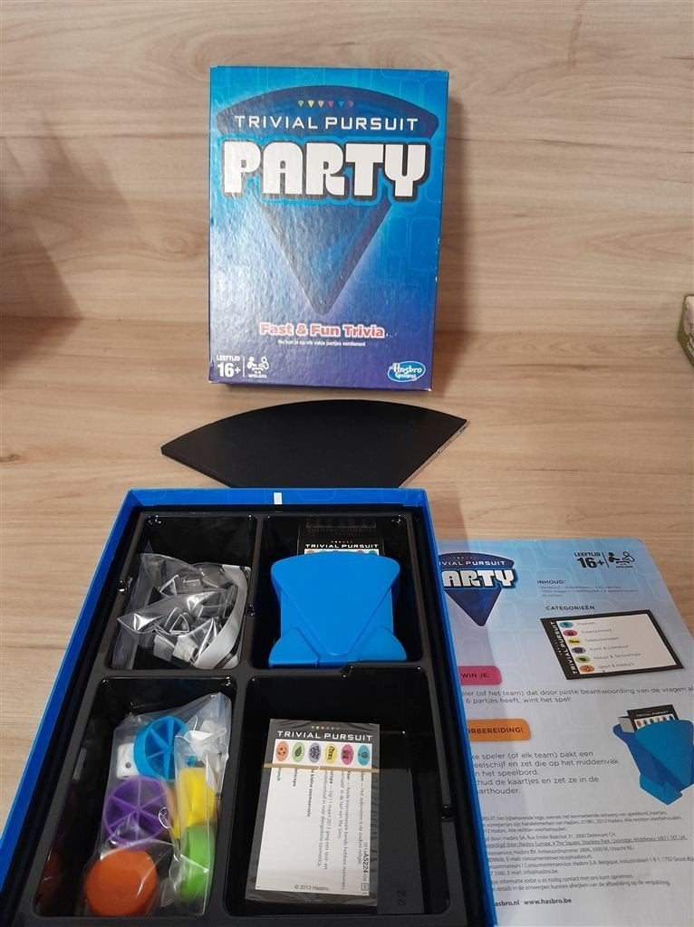 Trivial Pursuit party - Fast Fun trivia - s3480, Hobby en Vrije tijd, Gezelschapsspellen | Bordspellen, Verzenden, Zo goed als nieuw
