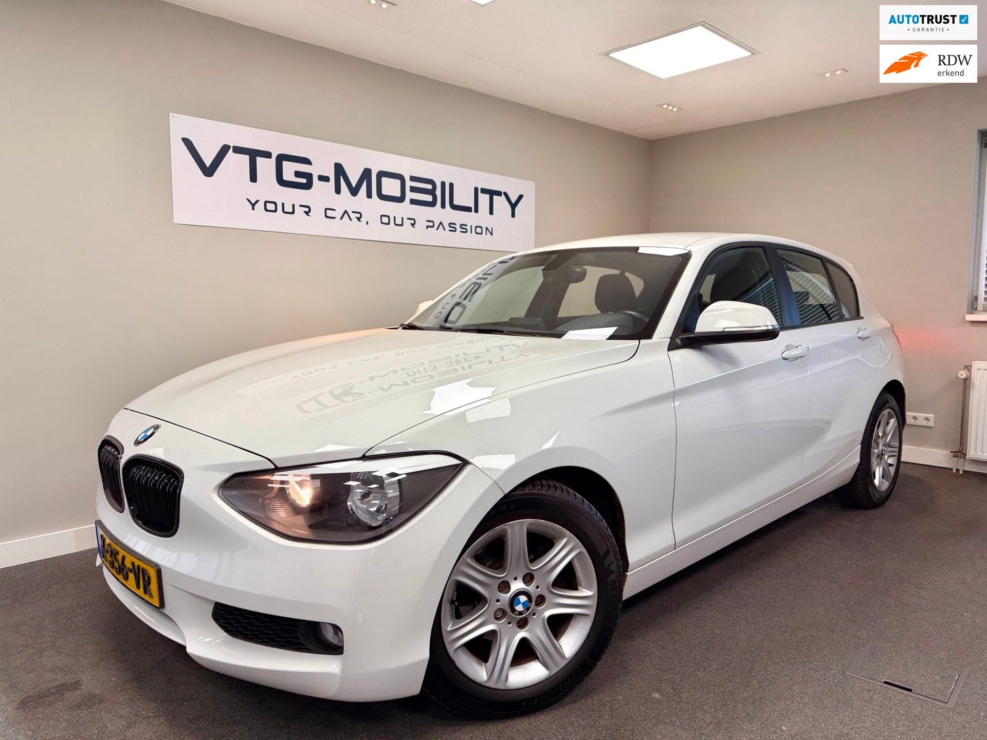 BMW 1-serie 116i Business+ Elektrisch Pakket|Airco|PDC A|Mul, Auto's, BMW, 1-Serie, Euro 5, Gebruikt, Zwart