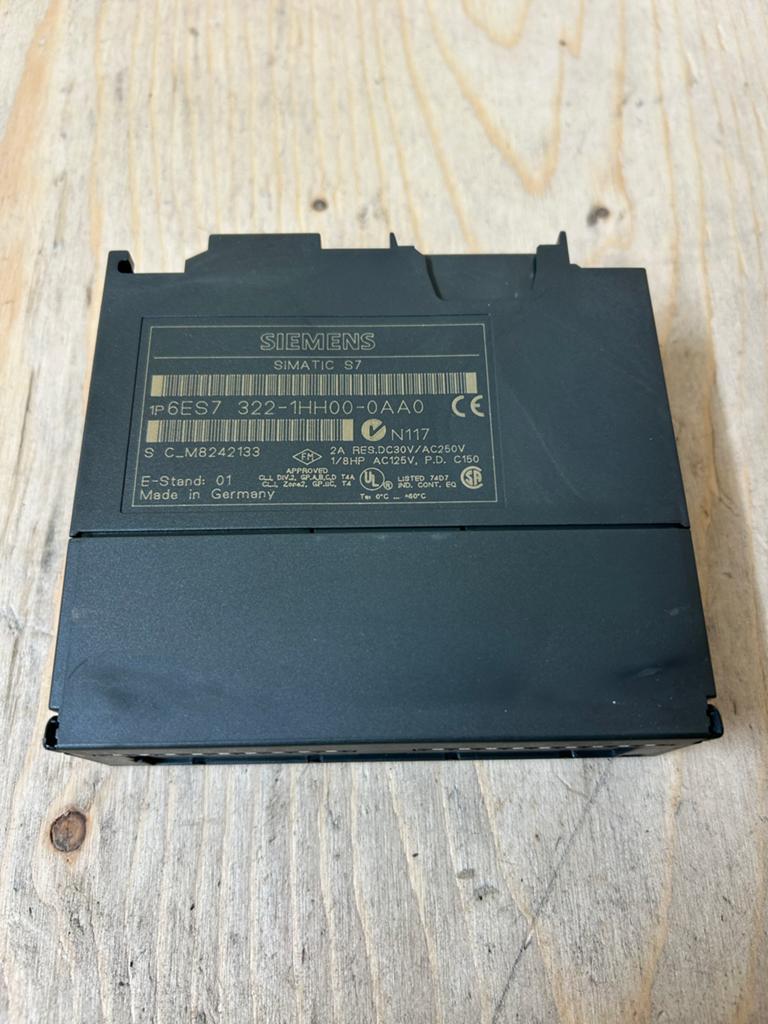 Siemens SIMATIC S7 6ES7 322-1HH00-0AA0 Digitale Uitgangsmodu, Ophalen, Gebruikt