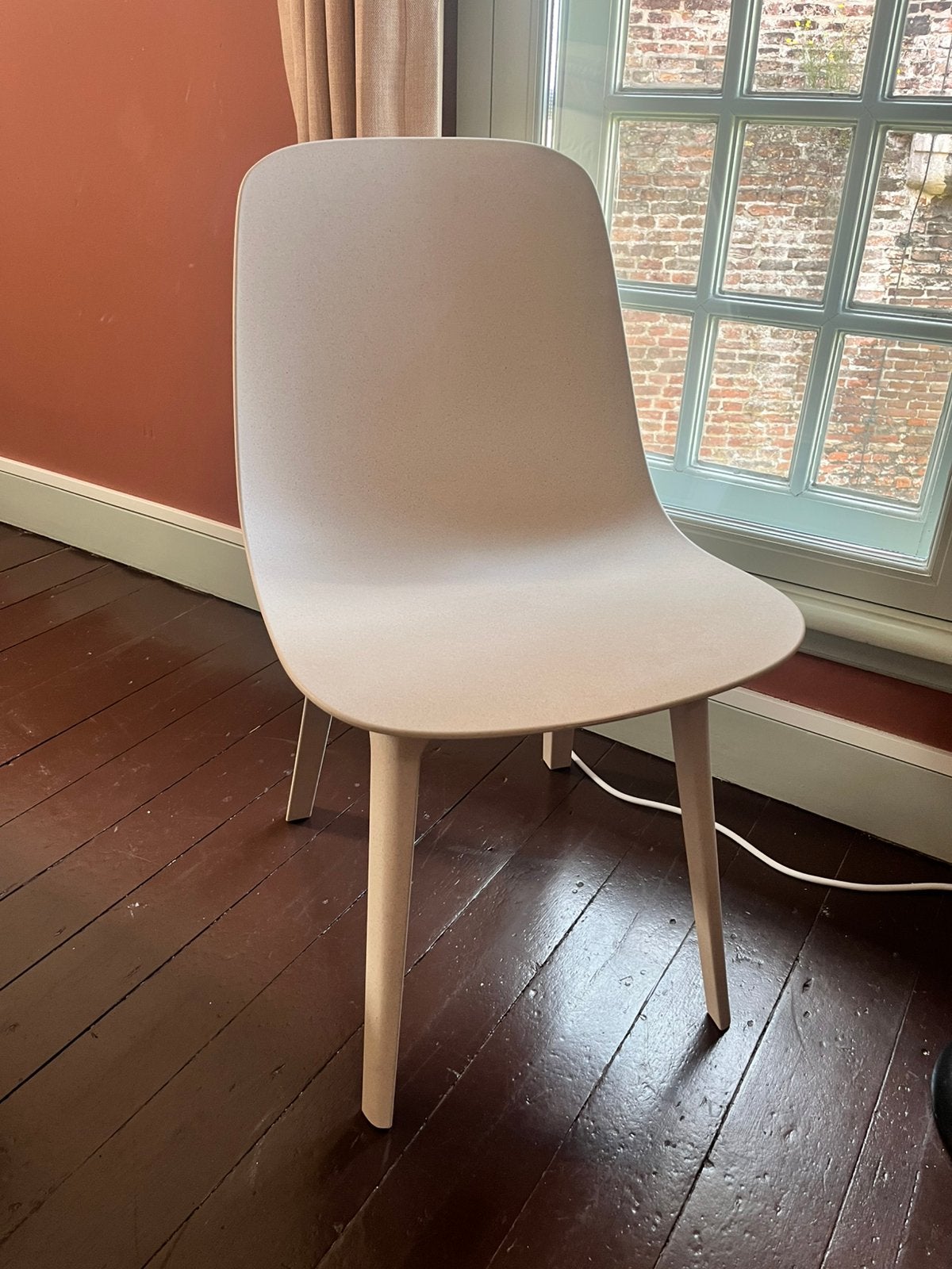 Twee roze/beige Odger stoelen, Ophalen, Kunststof, Twee, Overige kleuren