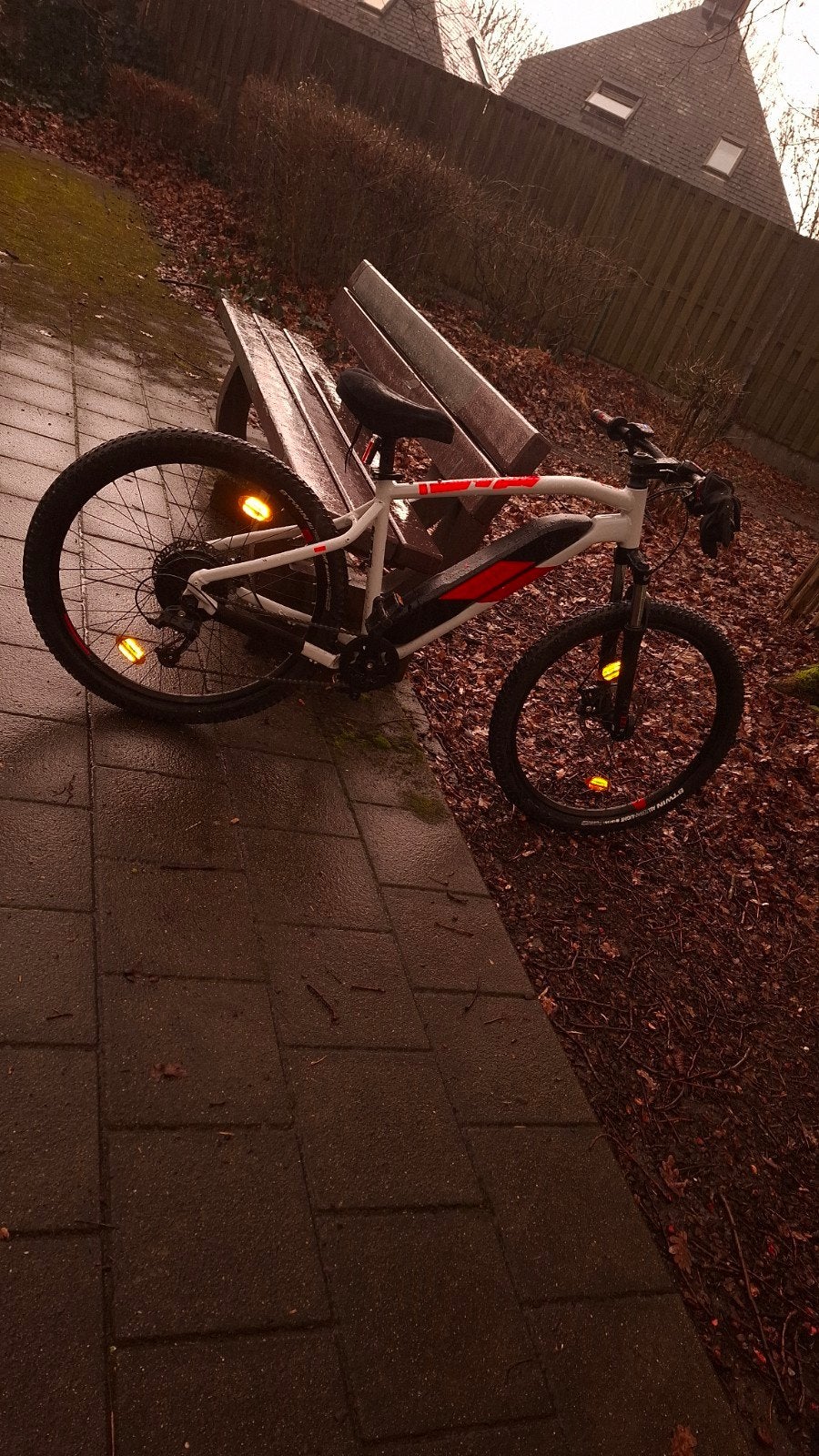 Hardtail elektrische rockrider custom rood met wit, Fietsen en Brommers, Ophalen, Zo goed als nieuw, 50 km per accu of meer, Overige merken