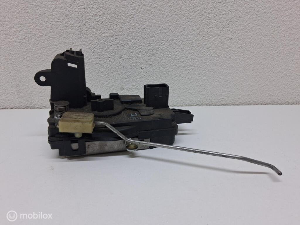 Deurslot mechaniek Lv Opel Astra H ('04-'09) 13128111FW, Gebruikt, Opel, Ophalen of Verzenden